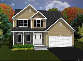 17 Alexandra Ct, Halfmoon, NY 12065