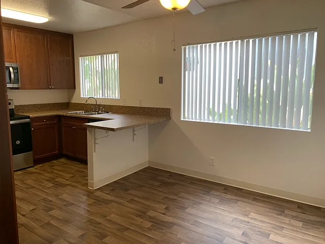 The Carlton Ridge Apartments — Photo 37