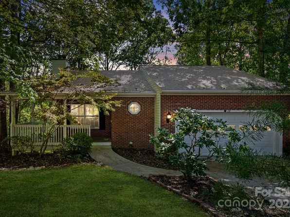 28 Foxberry Dr, Arden, NC 28704