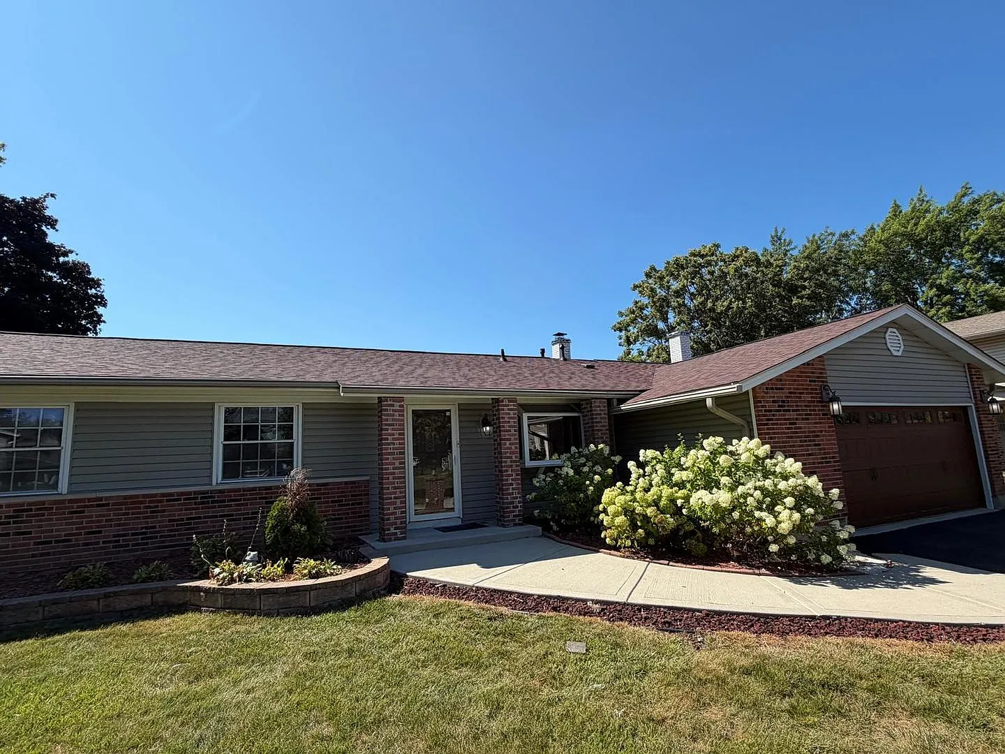 3 bed, 1587 sqft, $2,950 — Photo 2