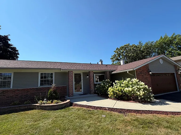 427 Justine Ave — Photo 2