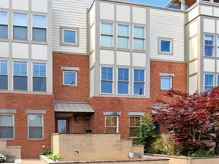 10933 Detroit Ave — Photo 1