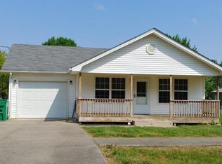 210 Red Hill Rd, Vine Grove, KY 40175