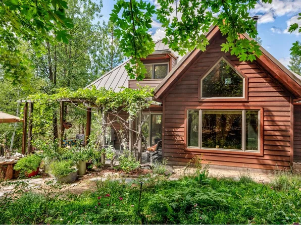 1216 Yosemite Way, Yosemite National Park, CA 95389