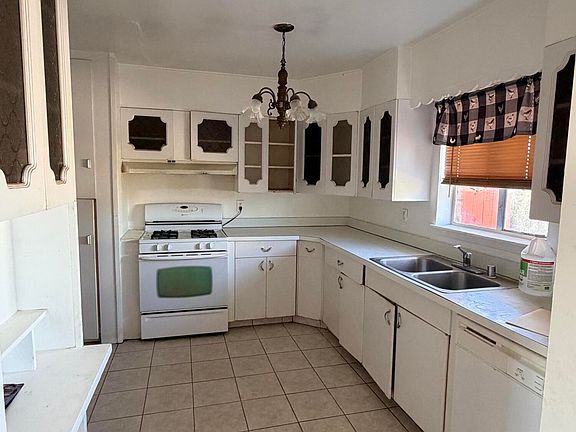 4th image of 2712 Catnip St