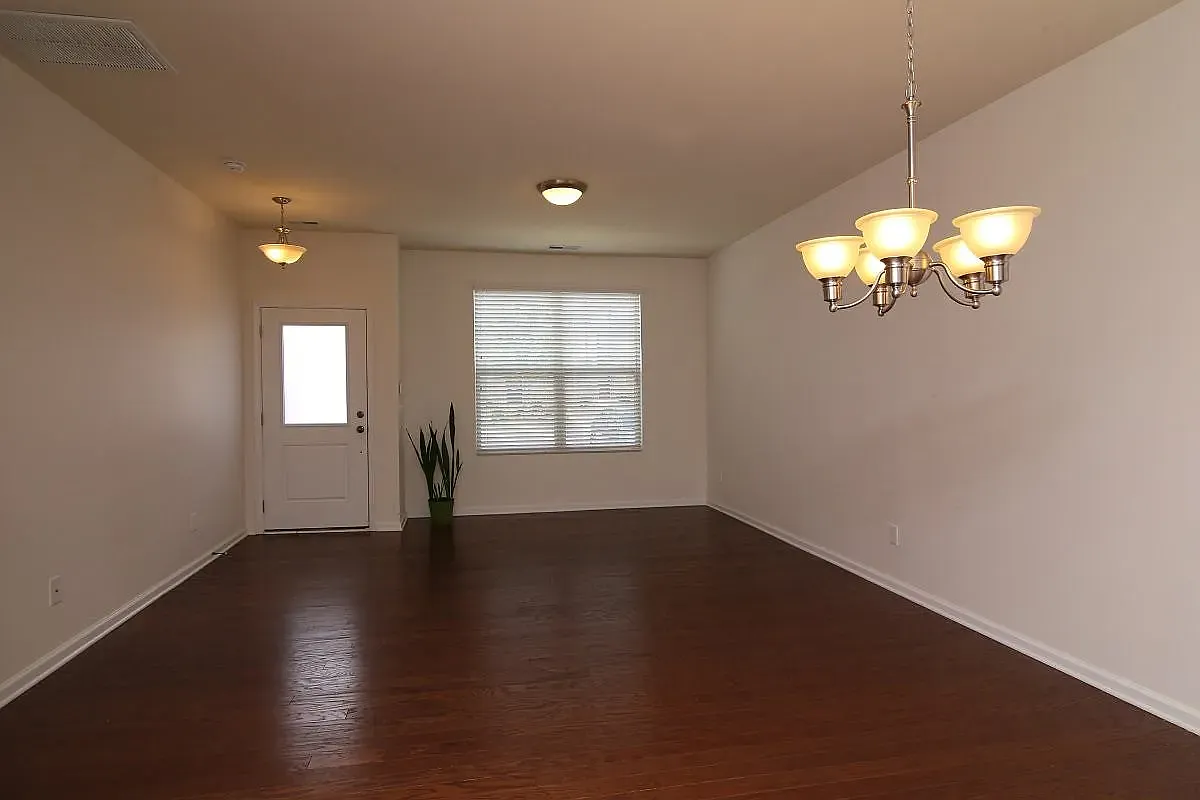 2 bed, 2.5 bath, 1196 sqft, $1,900 — Photo 4