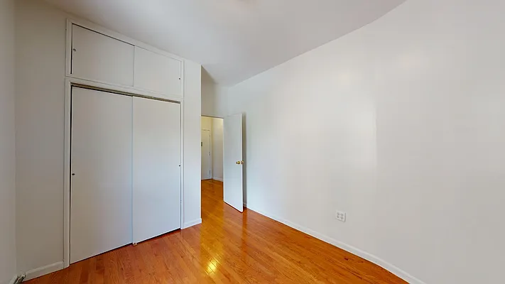 Rented by Bond New York | media 5