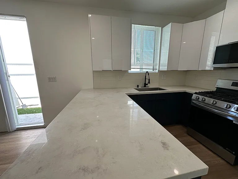2919 S Burnside Ave #1 — Photo 44