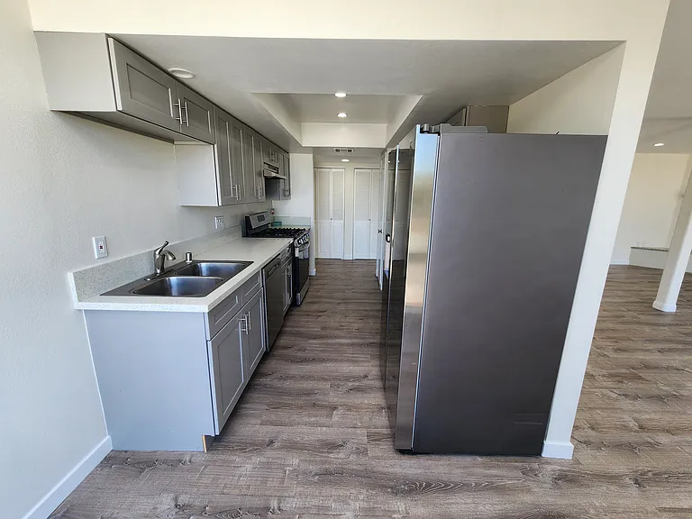 626 N Isabel St #301 — Photo 5
