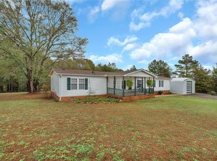 111 Sand Bar Rd, Starr, SC 29684