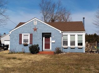 98 Chapman St, Groton, CT 06340