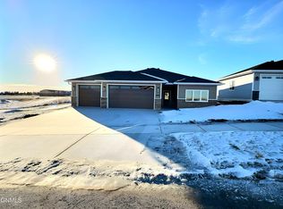 1101 Beretta St NW, Mandan, ND 58554
