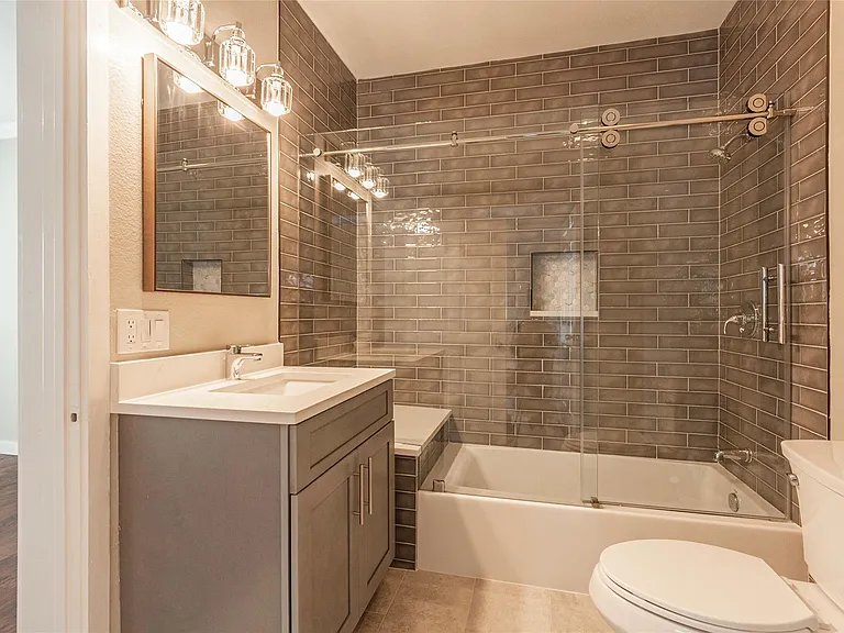 4302 Avenue R 1/2 — Photo 24