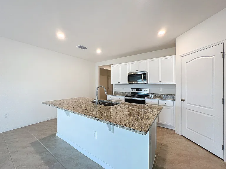 1043 Cascade Dr — Photo 9