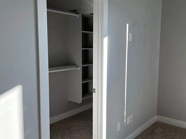 Master room walking closet.