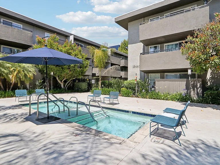 San Regis Apartments — Photo 7
