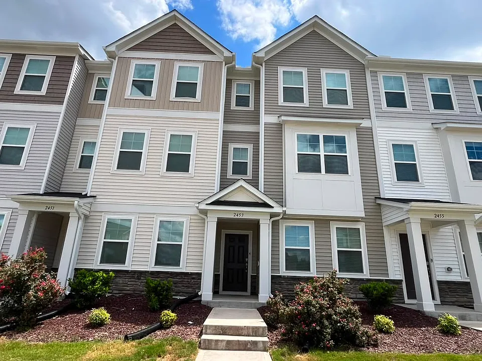 2453 Kasota Ln