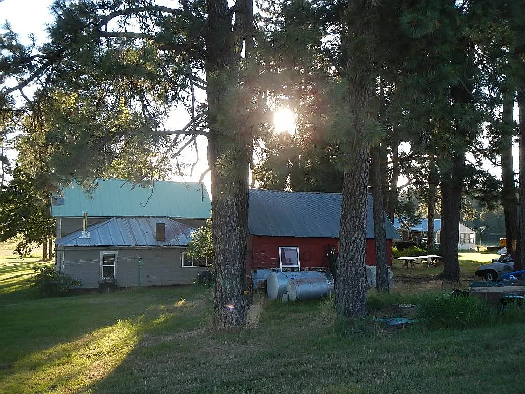 Country Farm House, Wood Cookstove, Gardening, 4 miles from town, Parks nearby within 4 miles — Photo 4