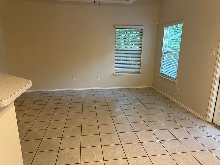 1427 Denver Blvd — Photo 10