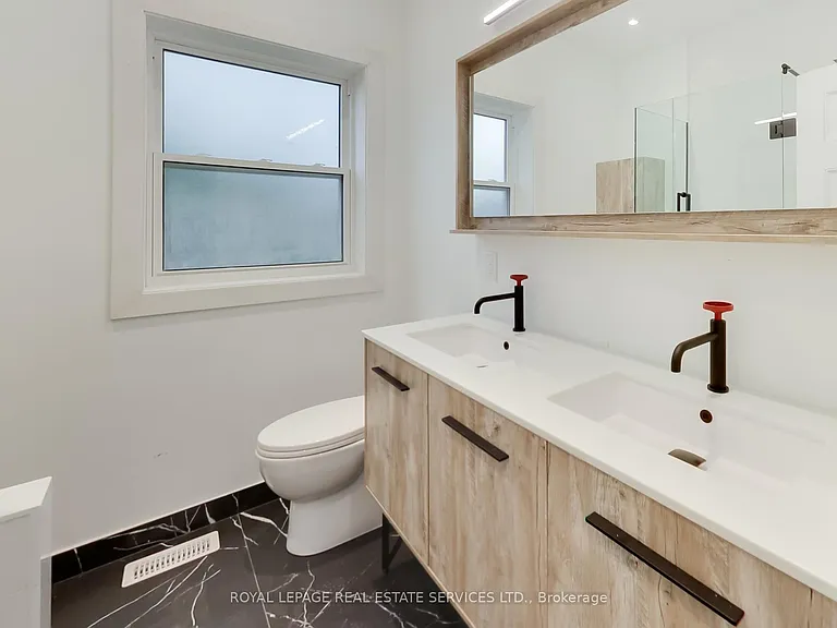 218 Montrose Ave — Photo 25
