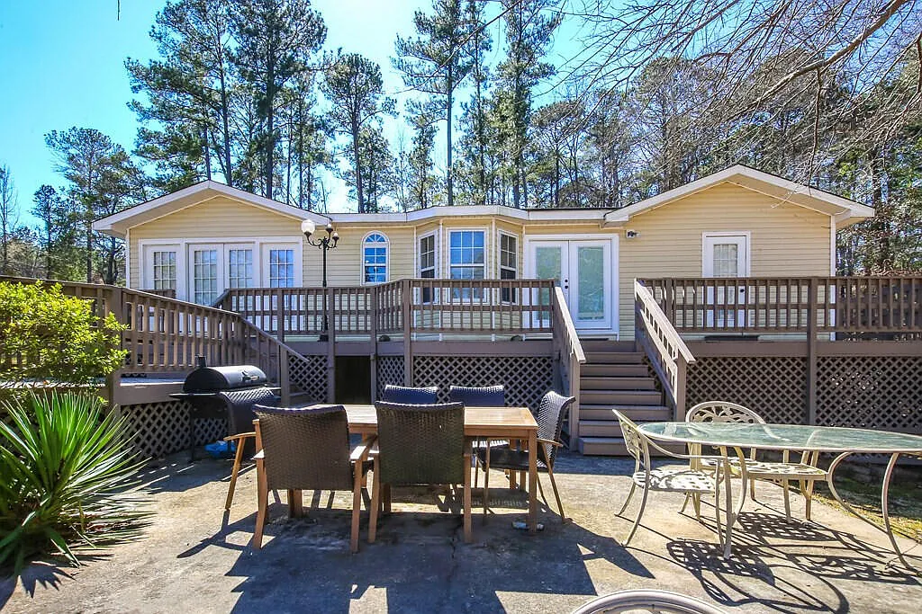 3 bed, 2.0 bath, 1241 sqft, $2,500 — Photo 2