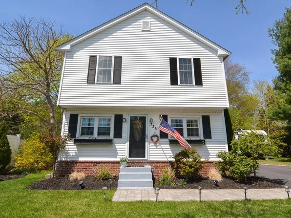 738 N Main St, Raynham, MA 02767