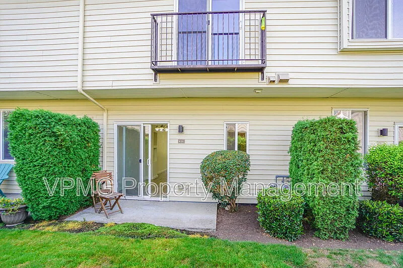 2 bed, 1.5 bath, 930 sqft, $1,795 — Photo 3