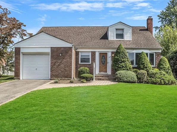 159 Orchard Street, Plainview, NY 11803