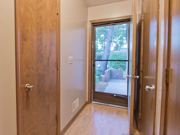 5th image of 456 Evergreen Ln