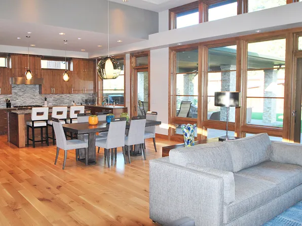 915 SW Atwater Rd, Lake Oswego, OR 97034
