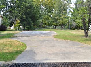 922 W Fannetta St, Dexter, MO 63841