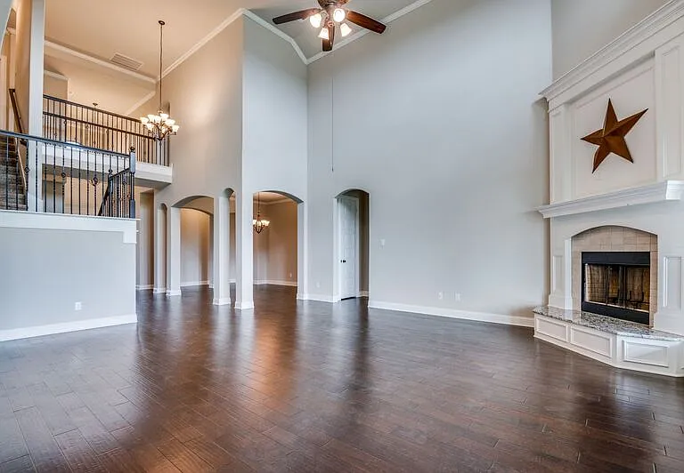 830 Cross Creek Dr — Photo 2
