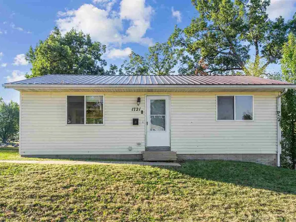 1721 Americus Dr SE, Cedar Rapids, IA 52403
