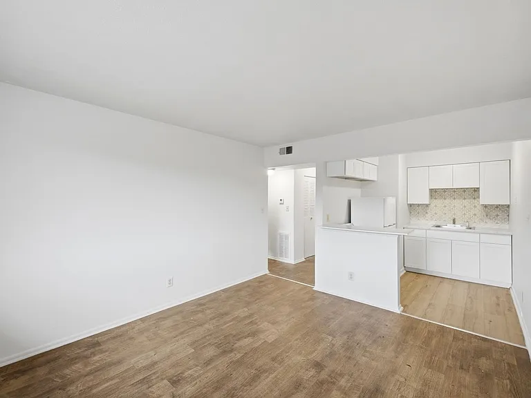 542 Riverview Dr — Photo 5