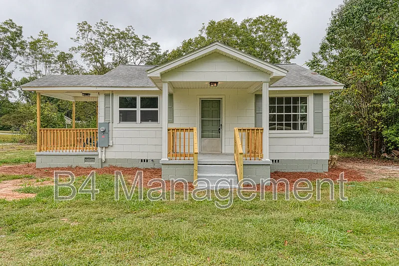 3 bed, 1.5 bath, $1,500 — Photo 1