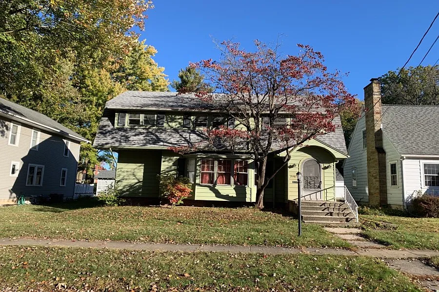 246 Walker St photo 1