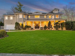 31 Corn Crib Ln, Roslyn Heights, NY 11577