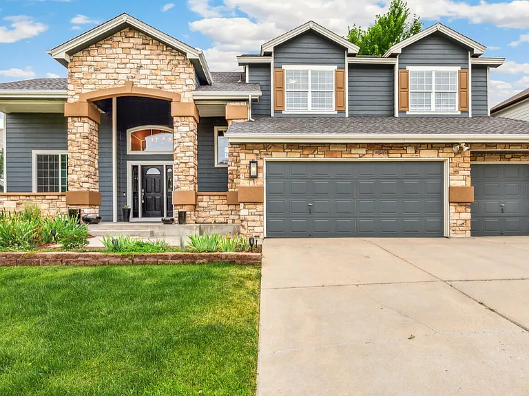 20214 E Lake Cir — Photo 16