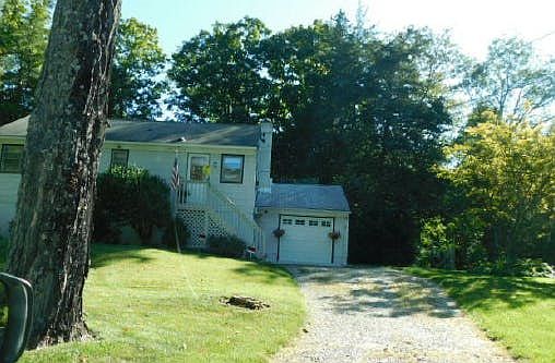 3rd image of 381 Bennetts Farm Rd