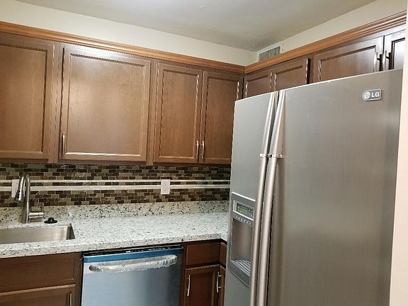 4th image of 804 SE 13th St APT 4
