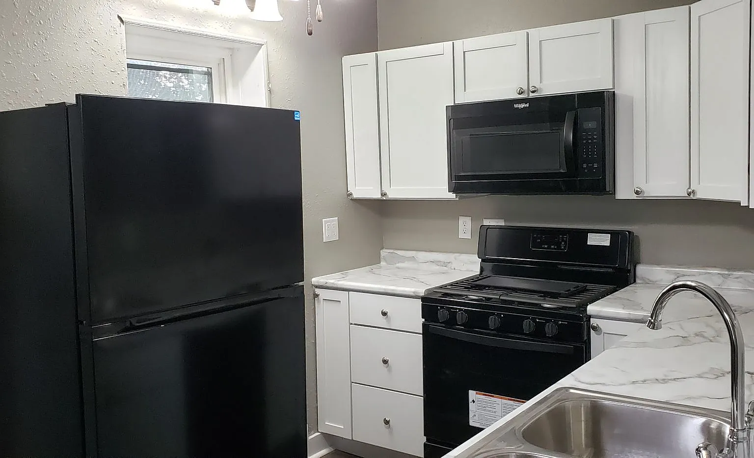 5 bedroom 3 bath home — Photo 1