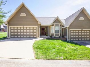 908 Westerfield Dr N, Weldon Spring, MO 63304