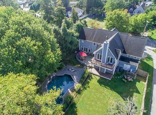 221 Secor Ln, Pelham, NY 10803