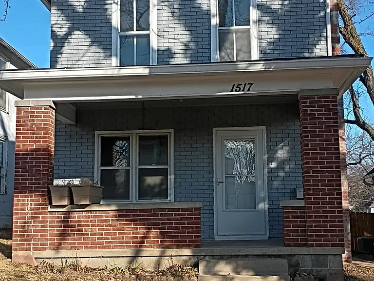 1517 Commercial St — Photo 1