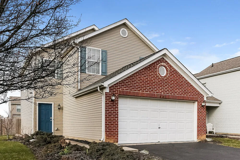 3 bed, 2.5 bath, 1598 sqft, $2,300 — Photo 4