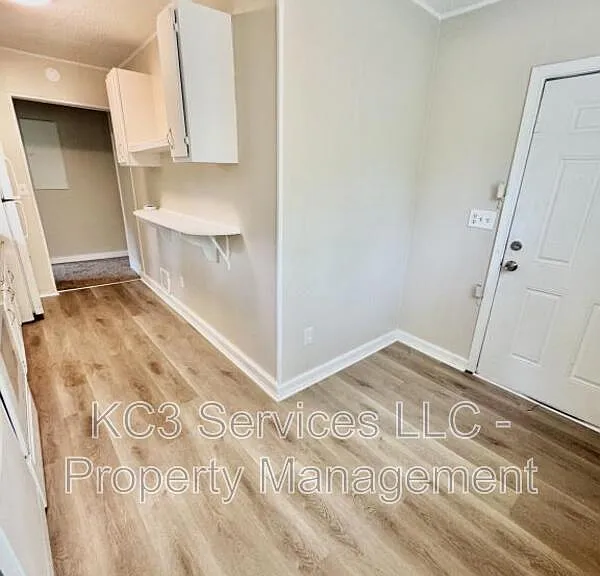 2215 E 81st St — Photo 21