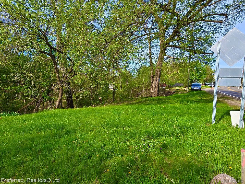 1st image of 9691 Elizabeth Lake Rd