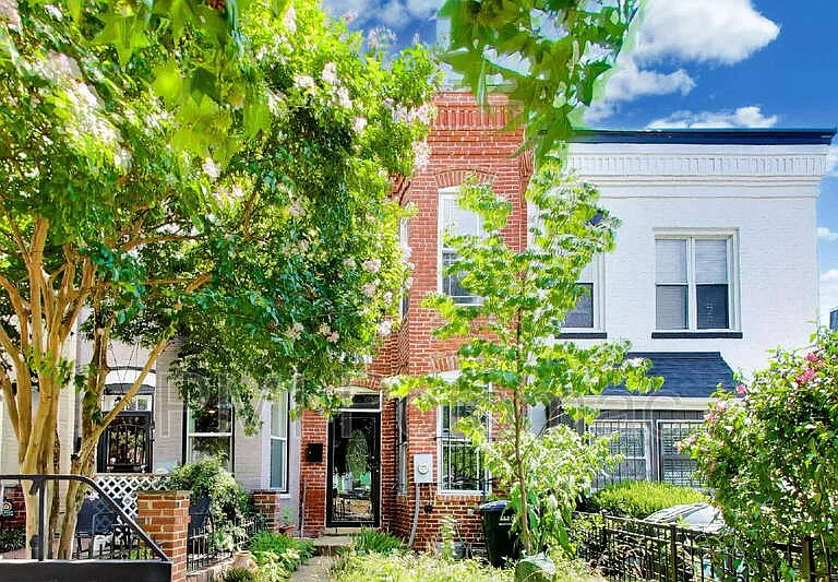 821 12th St NE — Photo 3