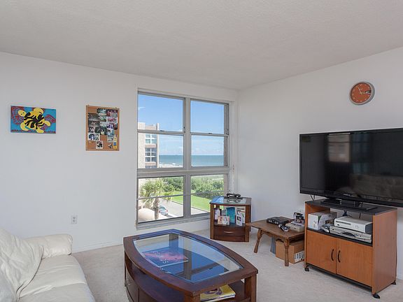 3rd image of 4700 Ocean Beach Blvd APT 405