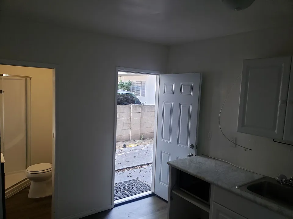 7113 Stafford Ave